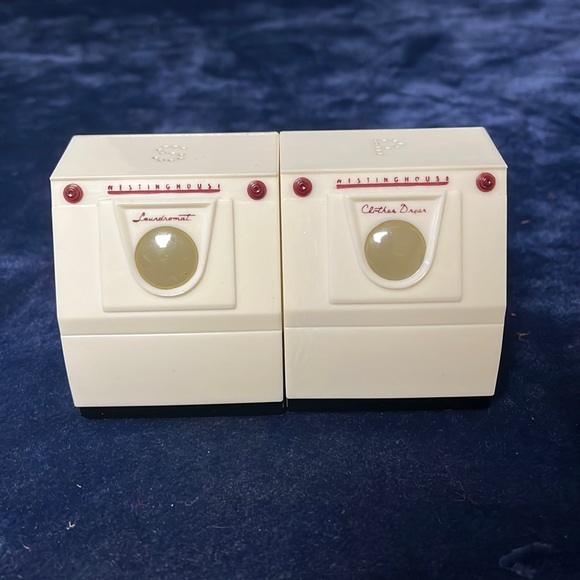 VTG Laundromat Washer Dryer Salt and Pepper Shakers - Picture 1 of 4